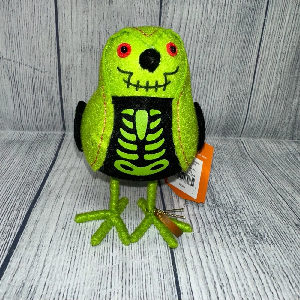 Hyde & Eek! Featherly Friends X-Ray Green Bird Target Halloween 2024